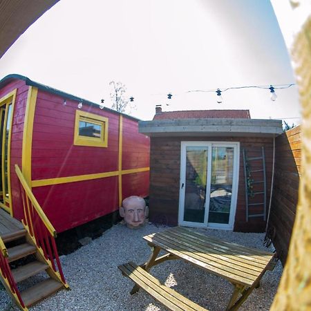 Roulotte Et Sauna De Tonton Bouvy Au Domaine Du Reuze Winnezeele Екстериор снимка