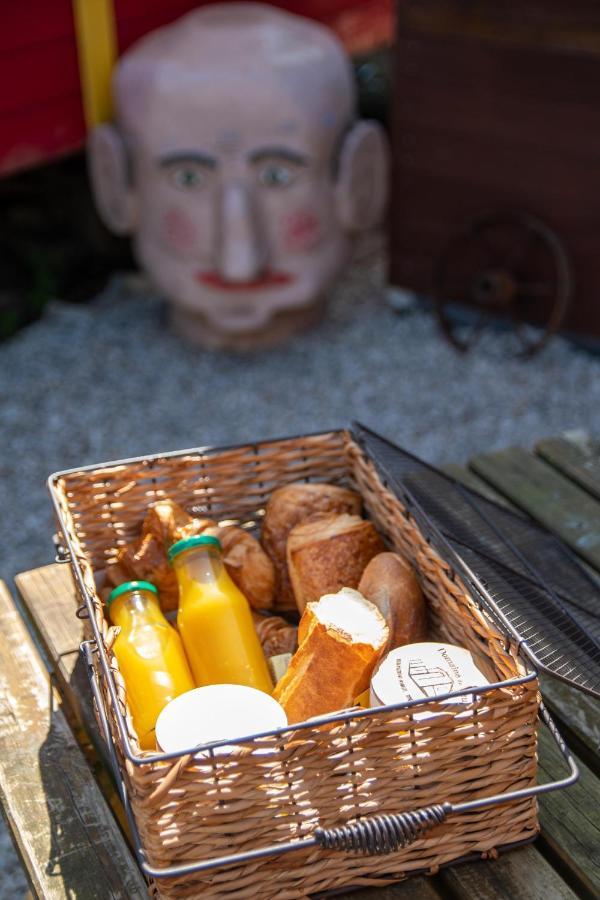 Roulotte Et Sauna De Tonton Bouvy Au Domaine Du Reuze Winnezeele Екстериор снимка